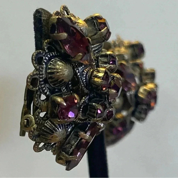 SILVER AND PURPLE VINTAGE CLIP ON EARRINGS. 💜💜💜 - Picture 5 of 8